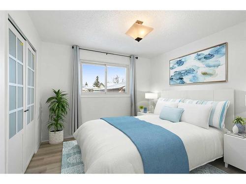 639 Maidstone Drive, Calgary, AB - Indoor Photo Showing Bedroom