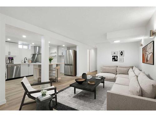 639 Maidstone Drive, Calgary, AB - Indoor Photo Showing Living Room