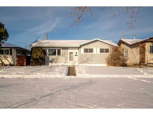 639 Maidstone Drive, Calgary, AB - Outdoor With Facade