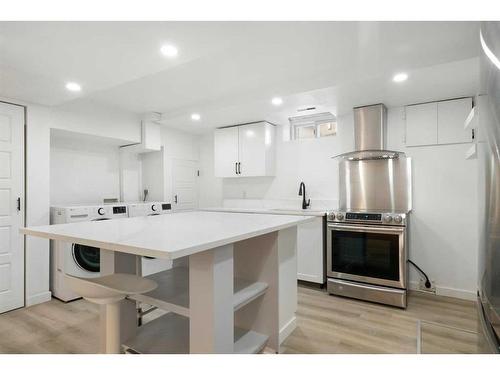 639 Maidstone Drive, Calgary, AB - Indoor Photo Showing Kitchen With Upgraded Kitchen