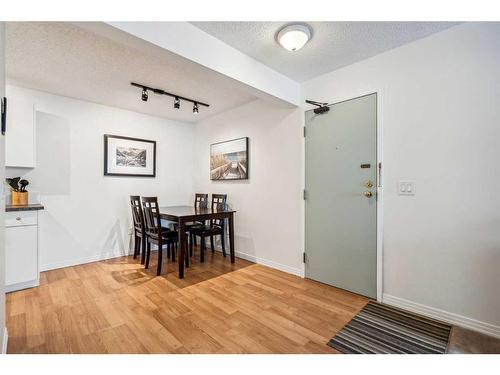 3213-13045 6 Street Sw, Calgary, AB - Indoor Photo Showing Dining Room