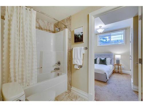 2332 6 Street Se, Calgary, AB - Indoor Photo Showing Bathroom