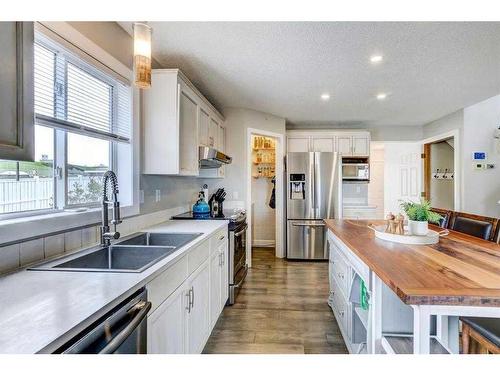 153 Arbour Wood Mews Nw, Calgary, AB - Indoor Photo Showing Kitchen With Double Sink