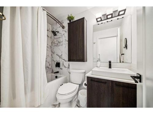 308-2702 17 Avenue Sw, Calgary, AB - Indoor Photo Showing Bathroom