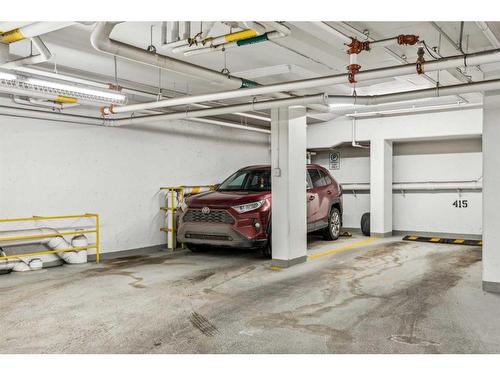 308-2702 17 Avenue Sw, Calgary, AB - Indoor Photo Showing Garage