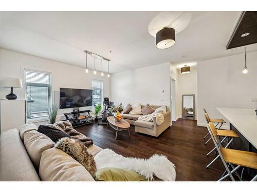 308-2702 17 Avenue Sw, Calgary, AB - Indoor Photo Showing Living Room