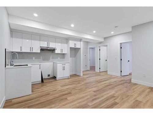 145 Saddlecrest Circle Ne, Calgary, AB - Indoor Photo Showing Kitchen