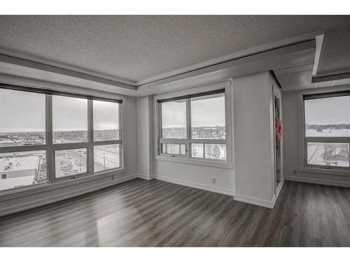 720-8880 Horton Road Sw, Calgary, AB - Indoor Photo Showing Other Room