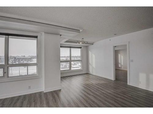 720-8880 Horton Road Sw, Calgary, AB - Indoor Photo Showing Other Room