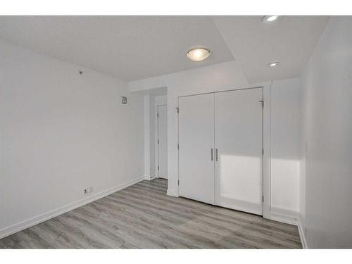 720-8880 Horton Road Sw, Calgary, AB - Indoor Photo Showing Other Room