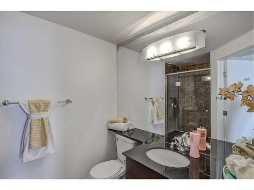 720-8880 Horton Road Sw, Calgary, AB - Indoor Photo Showing Bathroom