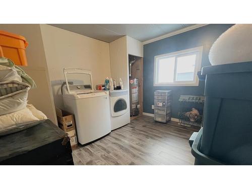 623 5Th Avenue West, Hanna, AB - Indoor Photo Showing Laundry Room