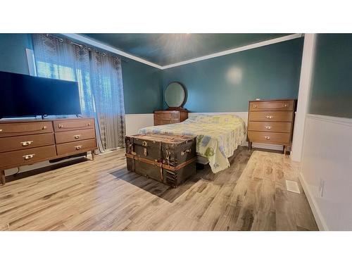 623 5Th Avenue West, Hanna, AB - Indoor Photo Showing Bedroom