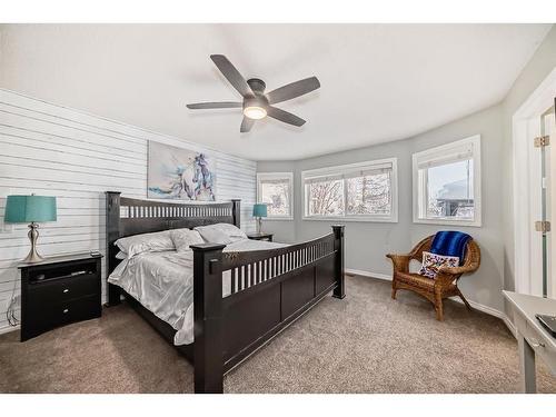 83 Sheep River Heights, Okotoks, AB - Indoor Photo Showing Bedroom