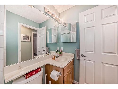 83 Sheep River Heights, Okotoks, AB - Indoor Photo Showing Bathroom