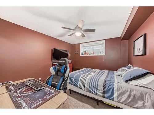 83 Sheep River Heights, Okotoks, AB - Indoor Photo Showing Bedroom