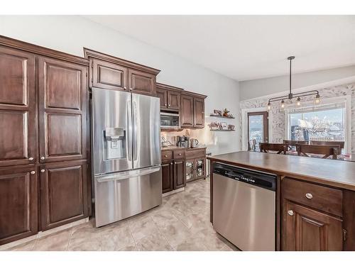 83 Sheep River Heights, Okotoks, AB - Indoor Photo Showing Kitchen