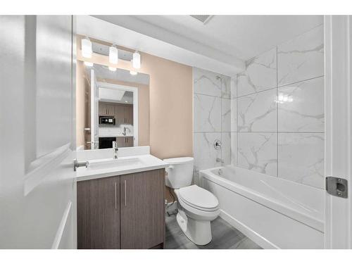 144 Mahogany Terrace Se, Calgary, AB - Indoor Photo Showing Bathroom