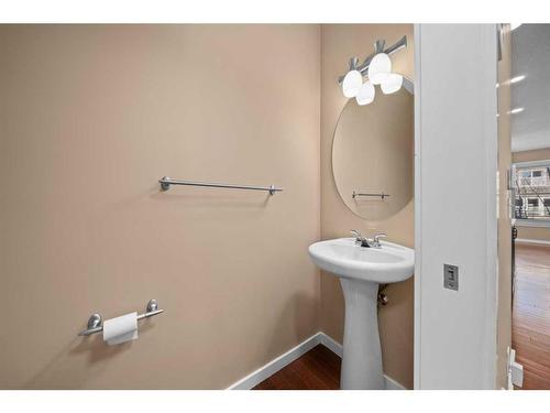 144 Mahogany Terrace Se, Calgary, AB - Indoor Photo Showing Bathroom