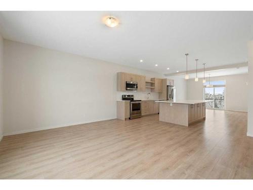 322 South Point Square Sw, Airdrie, AB - Indoor Photo Showing Kitchen