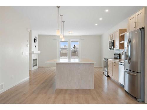 322 South Point Square Sw, Airdrie, AB - Indoor Photo Showing Kitchen