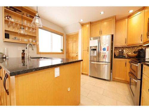 4417 Quentin Court Sw, Calgary, AB - Indoor Photo Showing Kitchen