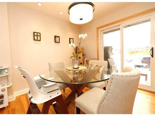 4417 Quentin Court Sw, Calgary, AB - Indoor Photo Showing Dining Room