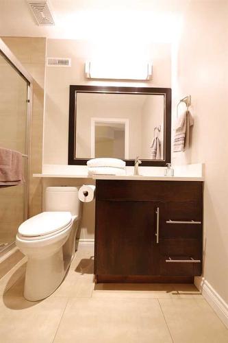 4417 Quentin Court Sw, Calgary, AB - Indoor Photo Showing Bathroom