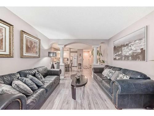 302-1001 68 Avenue Sw, Calgary, AB - Indoor Photo Showing Living Room