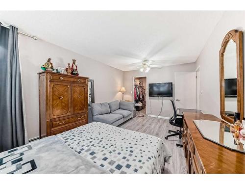 302-1001 68 Avenue Sw, Calgary, AB - Indoor Photo Showing Bedroom