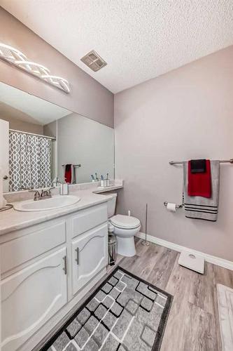 302-1001 68 Avenue Sw, Calgary, AB - Indoor Photo Showing Bathroom