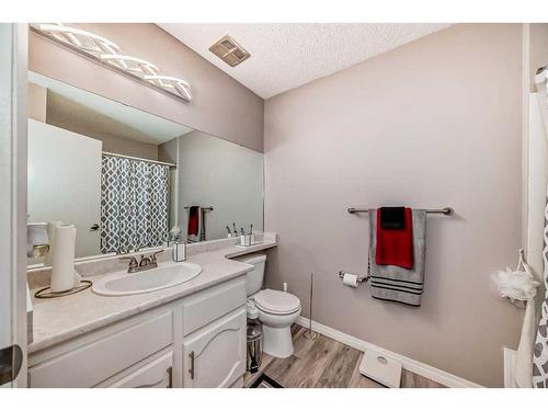 302-1001 68 Avenue Sw, Calgary, AB - Indoor Photo Showing Bathroom