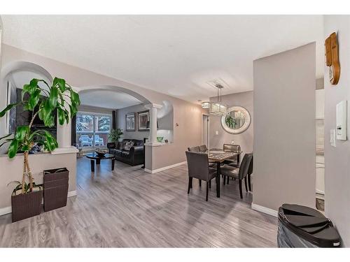 302-1001 68 Avenue Sw, Calgary, AB - Indoor Photo Showing Dining Room