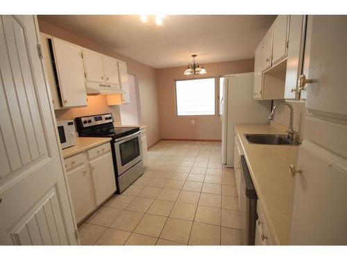 4 Midlawn Place Se, Calgary, AB - Indoor Photo Showing Kitchen