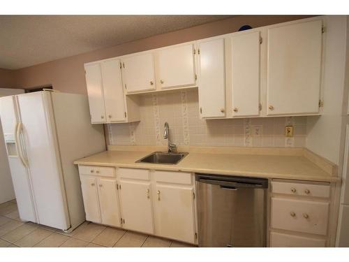 4 Midlawn Place Se, Calgary, AB - Indoor Photo Showing Kitchen