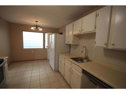 4 Midlawn Place Se, Calgary, AB - Indoor Photo Showing Kitchen