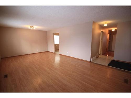 4 Midlawn Place Se, Calgary, AB - Indoor Photo Showing Other Room