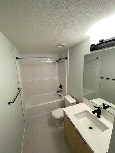 320-360 Harvest Hills Way Ne, Calgary, AB - Indoor Photo Showing Bathroom