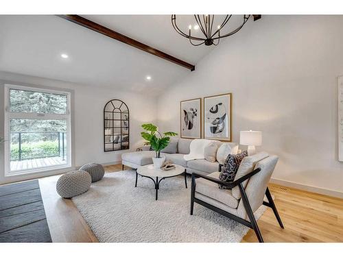 20 Varbay Place Nw, Calgary, AB - Indoor Photo Showing Living Room