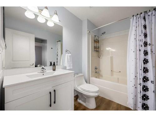 173 Rockyspring Grove Nw, Calgary, AB - Indoor Photo Showing Bathroom