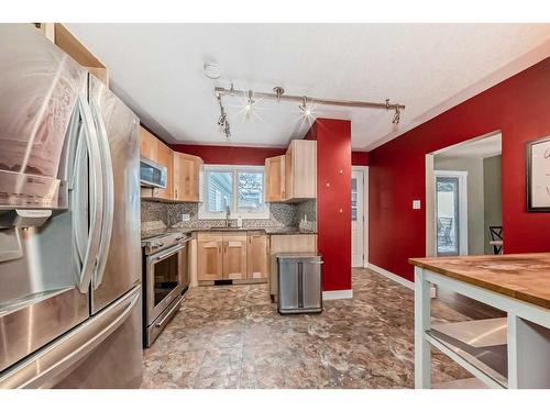 103 Waterloo Drive Sw, Calgary, AB - Indoor Photo Showing Kitchen