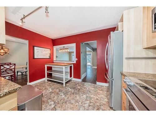 103 Waterloo Drive Sw, Calgary, AB - Indoor Photo Showing Kitchen