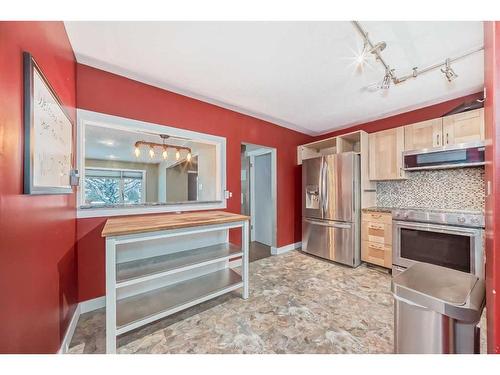 103 Waterloo Drive Sw, Calgary, AB - Indoor Photo Showing Kitchen