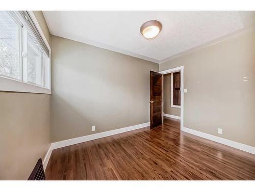 103 Waterloo Drive Sw, Calgary, AB - Indoor Photo Showing Other Room