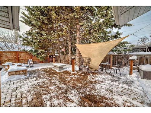 103 Waterloo Drive Sw, Calgary, AB - Outdoor