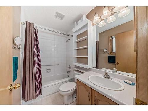 16290 Shawbrooke Drive Sw, Calgary, AB - Indoor Photo Showing Bathroom