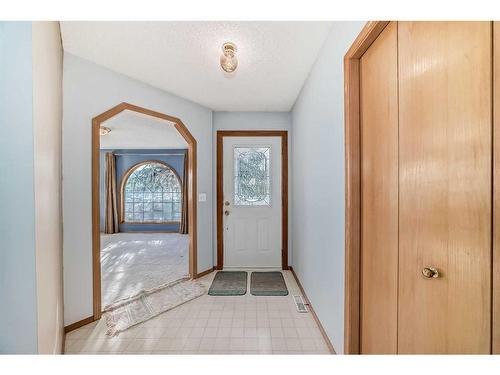 16290 Shawbrooke Drive Sw, Calgary, AB - Indoor Photo Showing Other Room