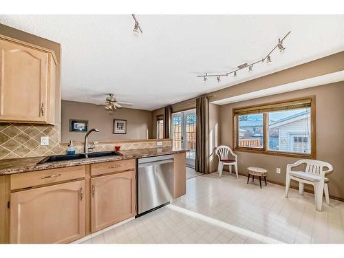 16290 Shawbrooke Drive Sw, Calgary, AB - Indoor Photo Showing Kitchen