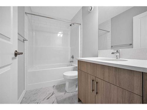 73 Herron Mews Ne, Calgary, AB - Indoor Photo Showing Bathroom