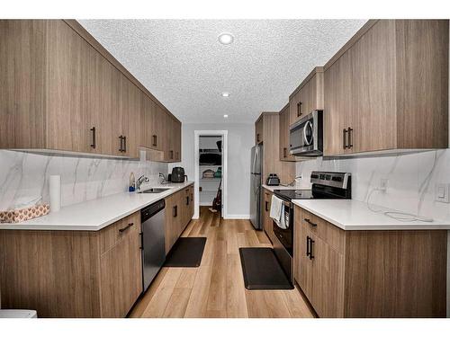 73 Herron Mews Ne, Calgary, AB - Indoor Photo Showing Kitchen